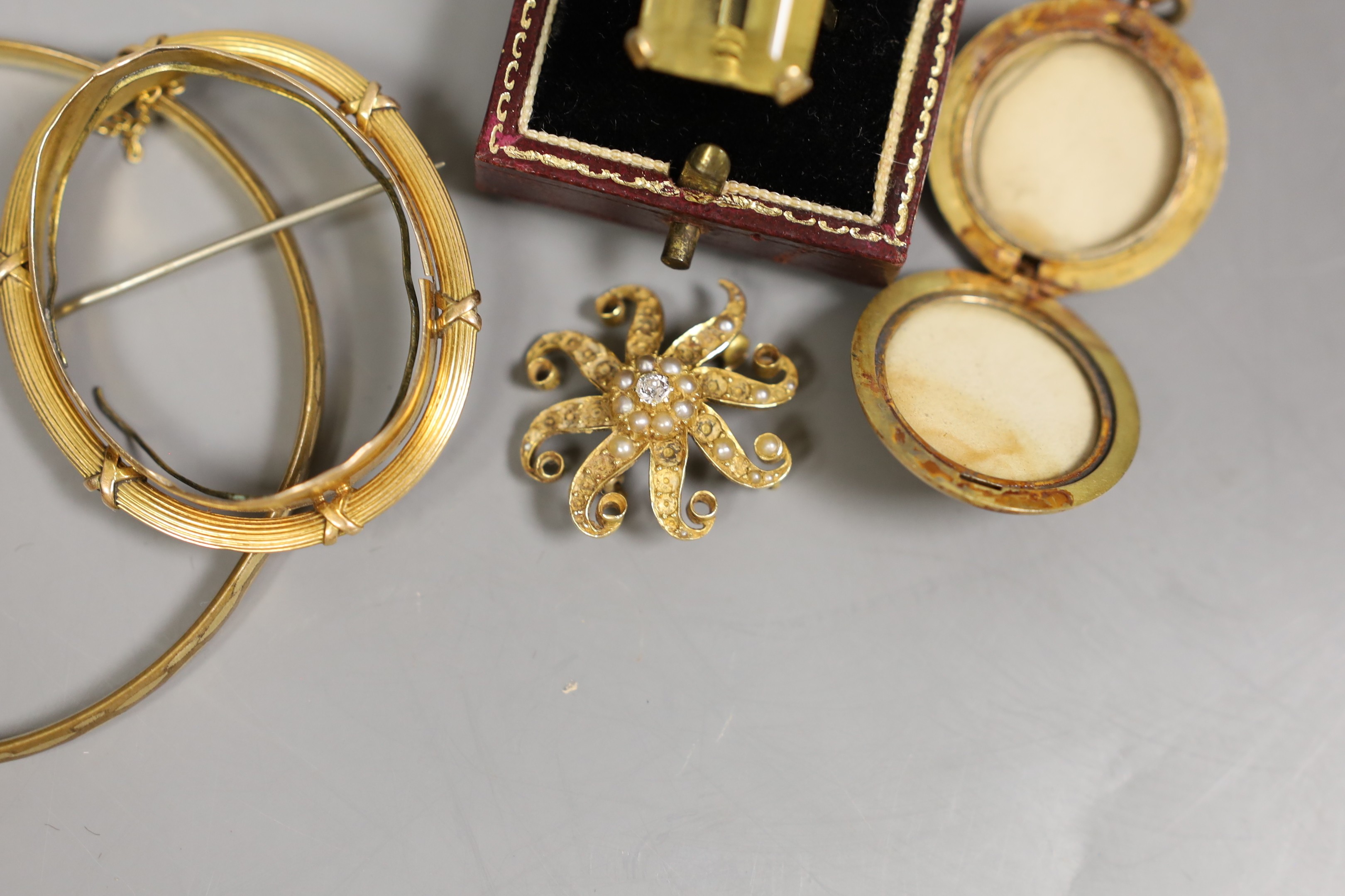 Assorted jewellery including a Victorian yellow metal, diamond and seed pearl set whorl brooch, 29mm, a yellow metal cameo brooch mount, a yellow metal locket, a 9ct and citrine set dress ring, gross 39.2 grams and a gol